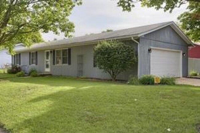 Primary Photo - 1712 Stratford Dr