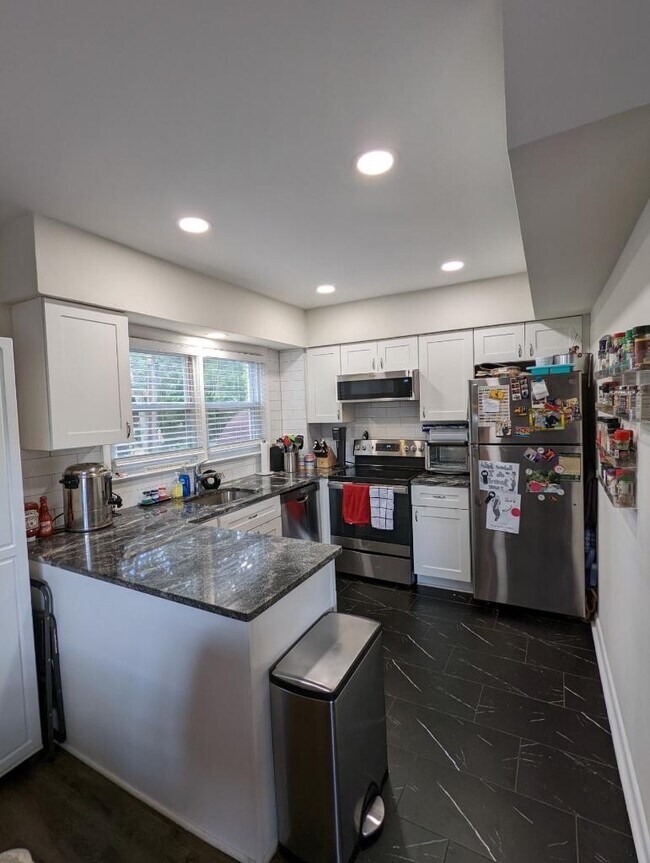 Building Photo - 125 Montgomery Ave