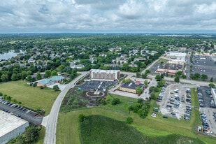 Building Photo - Deville Manor