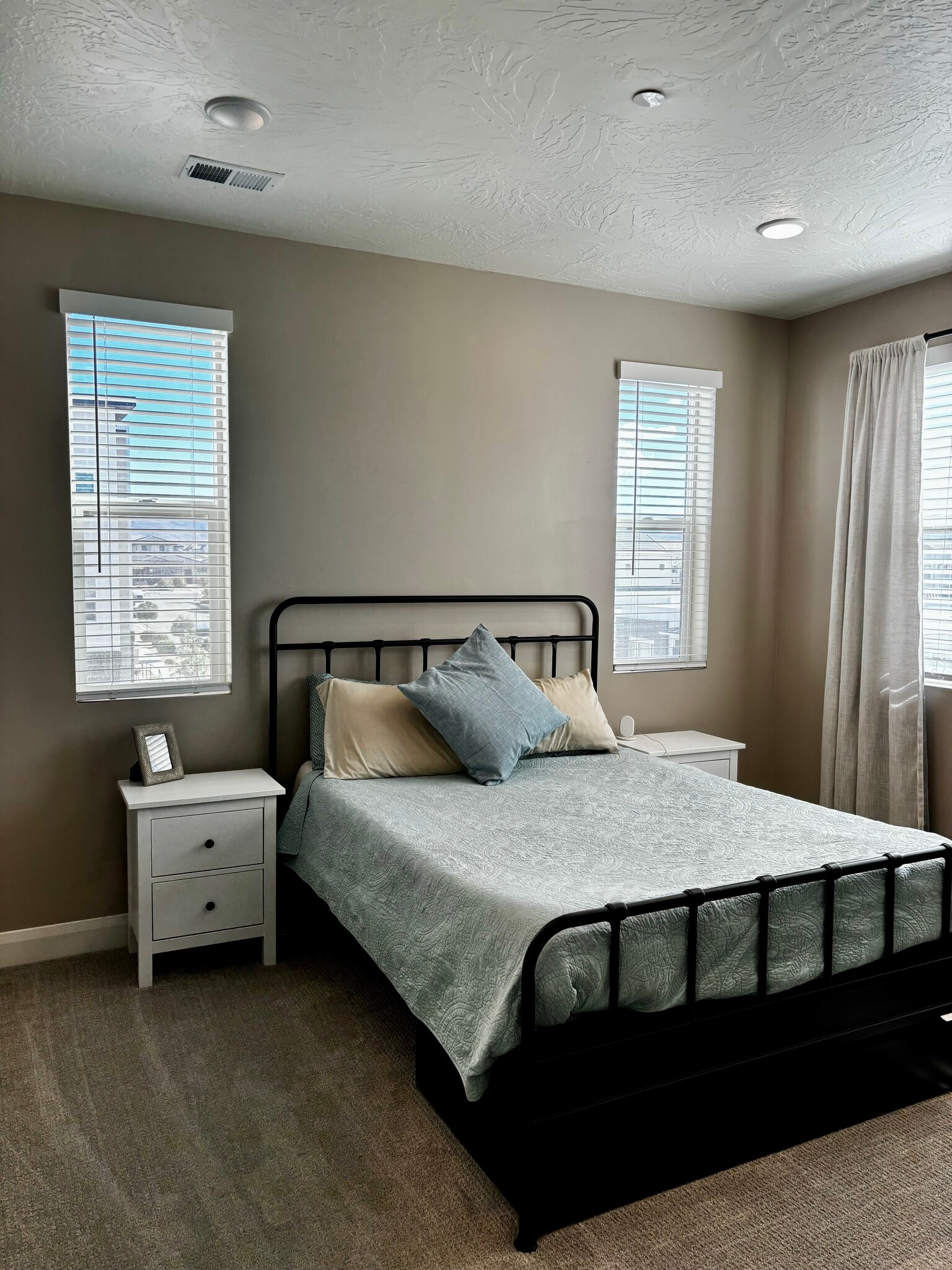 Primary bedroom - 5801 S Garnet Dr