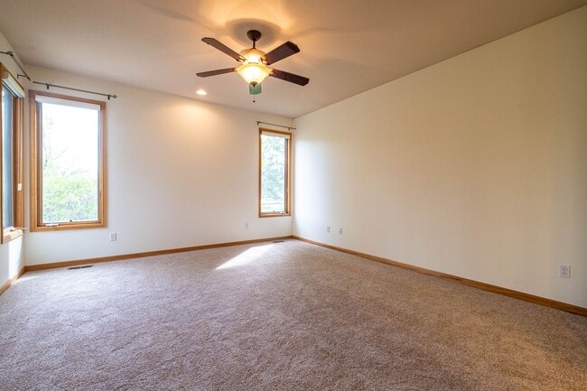 Building Photo - 4 Bed 3 Bath Home in Highlands Meadows - Windsor!