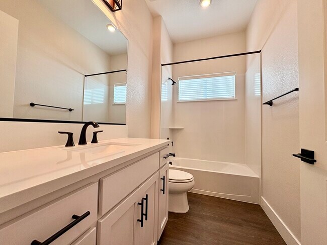 Building Photo - Beautiful 3 Bedroom NEW JMC home for rent in West Roseville!