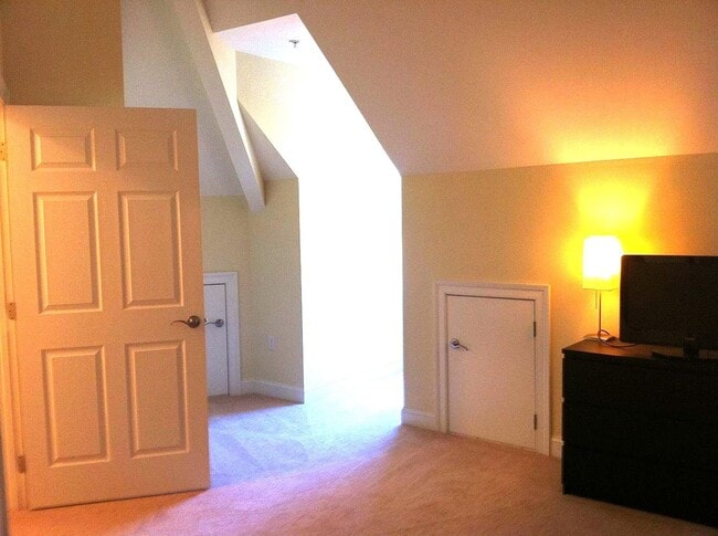 Building Photo - 2 bedroom/ 2 bathroom- Bennington on the Park