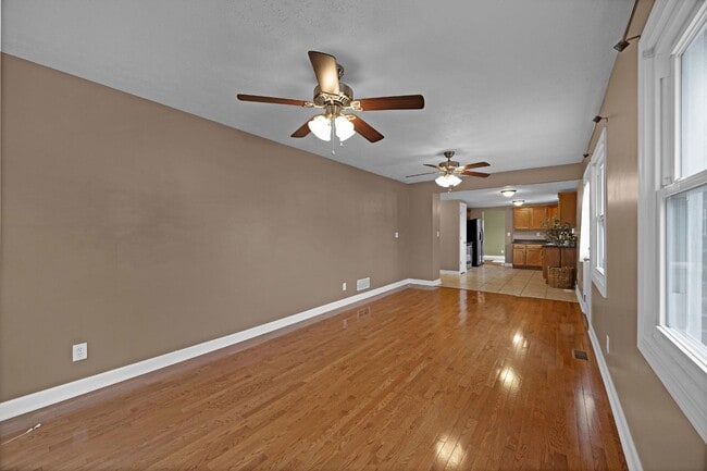 Building Photo - 611 Harvard Dr