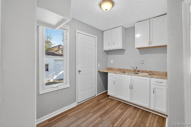 Building Photo - 20216 Regent Dr