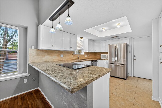 Building Photo - 16355 Sierra Grande Dr