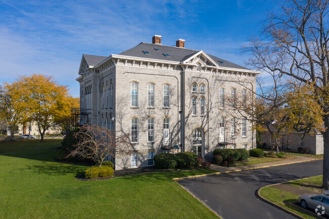 Building Photo - Sycamore School