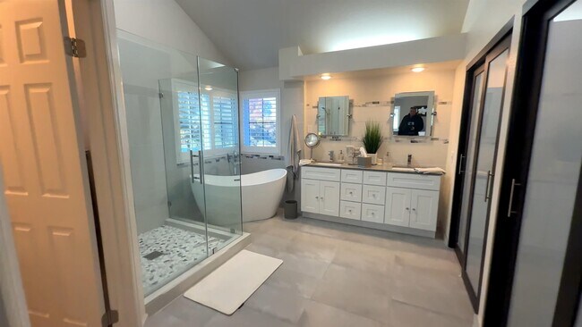 Building Photo - 2270 Tamarisk Ct