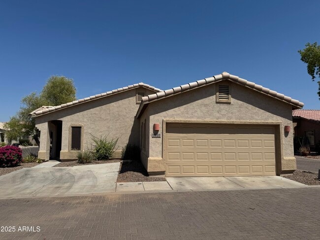 Building Photo - 2633 E Riviera Dr