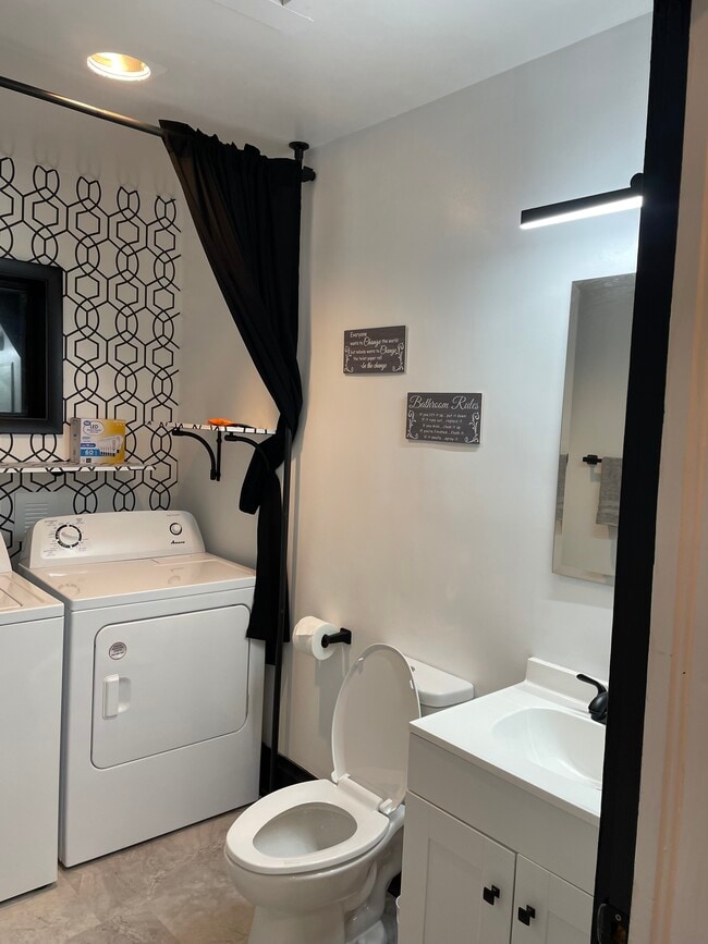 Building Photo - 53 Lincoln Ave W