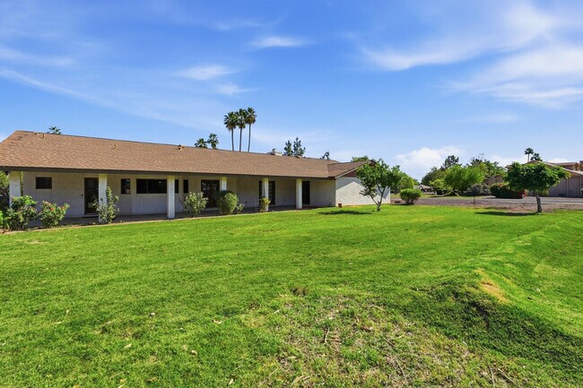 Building Photo - 1003 E Calle Monte Vista