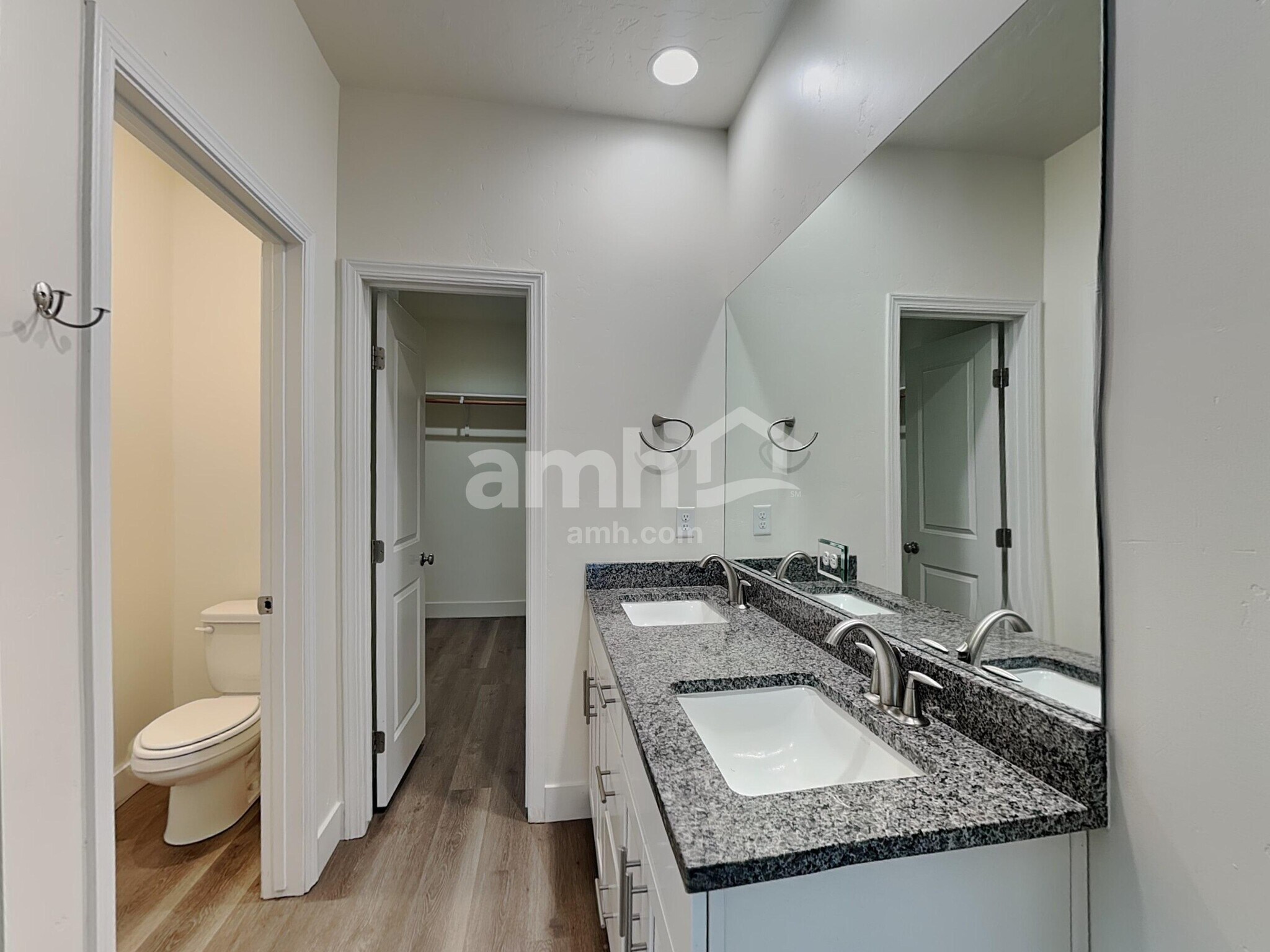 Building Photo - 302 E Sicily Dr