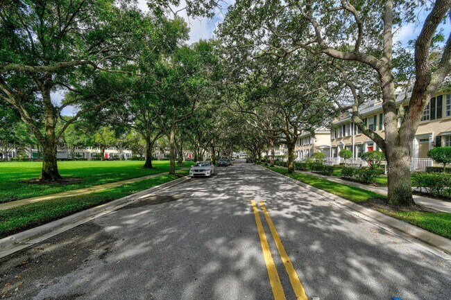 Building Photo - 354 Jacaranda Dr