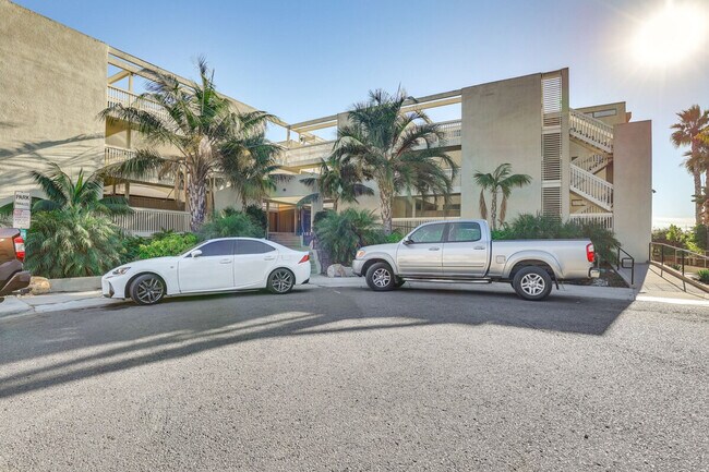 Building Photo - 4513 Cove Dr