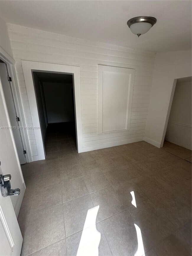 Building Photo - 1919 SW 2nd St