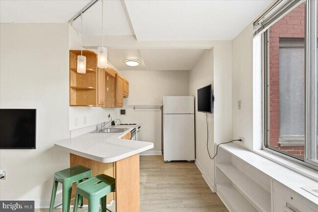 Building Photo - 1111 Arlington Blvd