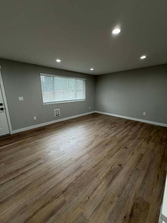 Building Photo - 5517 DayCrest Ct SE