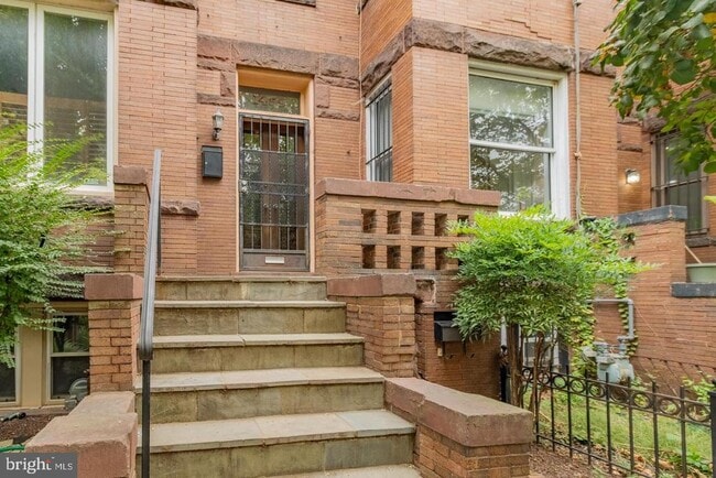 Building Photo - 1459 Chapin St NW