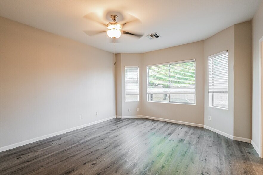 Building Photo - 11722 W Lincoln St