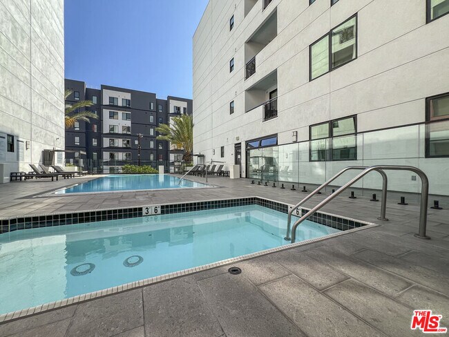Building Photo - 1234 Wilshire Blvd