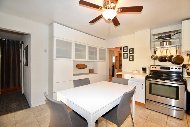 Building Photo - Cute 2 Bed 1 Bath Home in Salt Lake City!