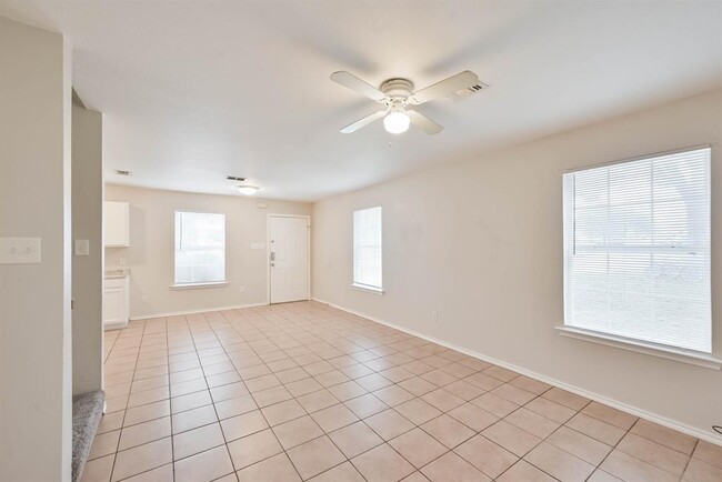 Building Photo - 510 Kings Way Dr