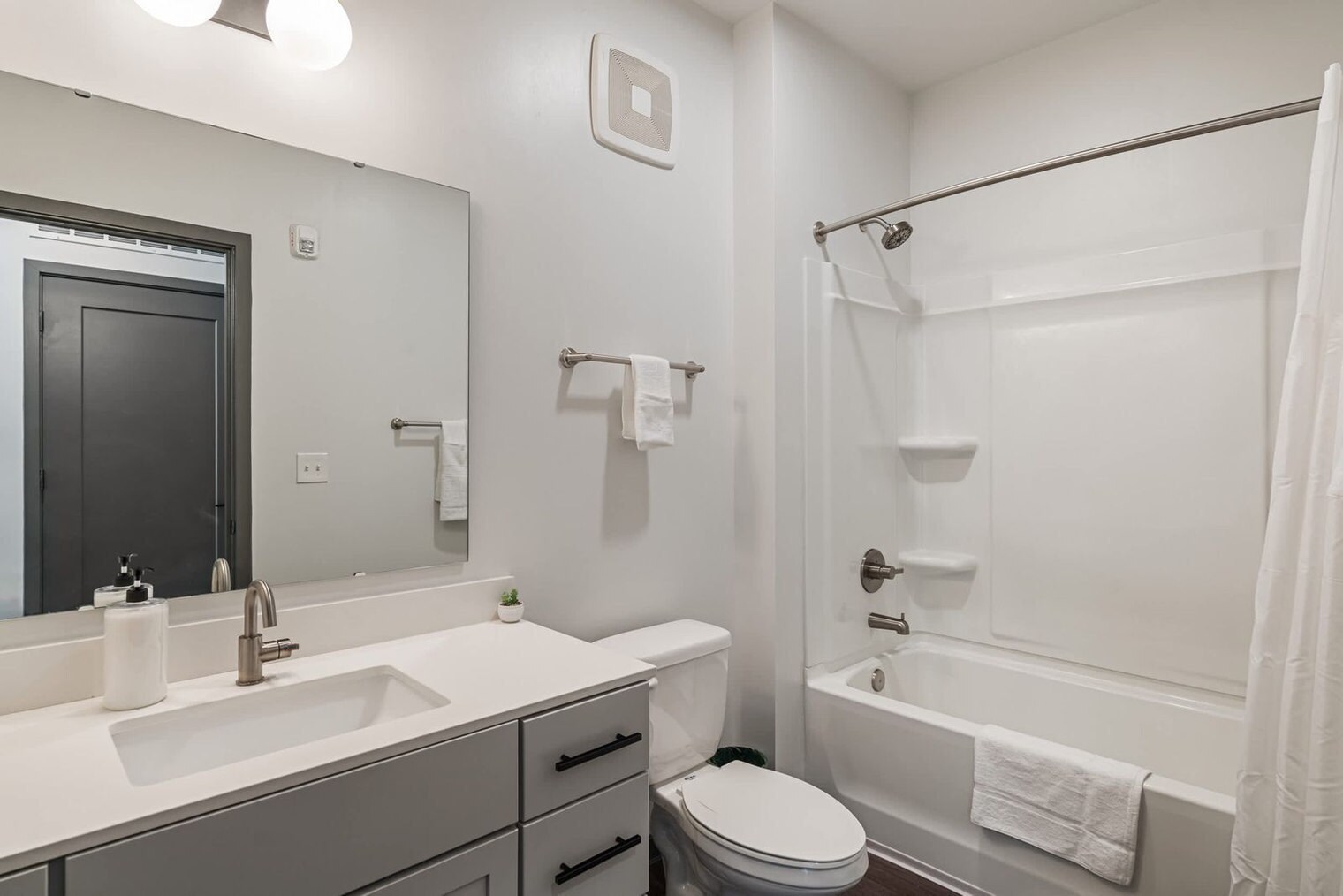 Building Photo - 6160 N Rural St