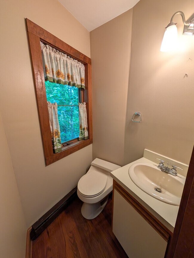 Building Photo - Montreat Rental