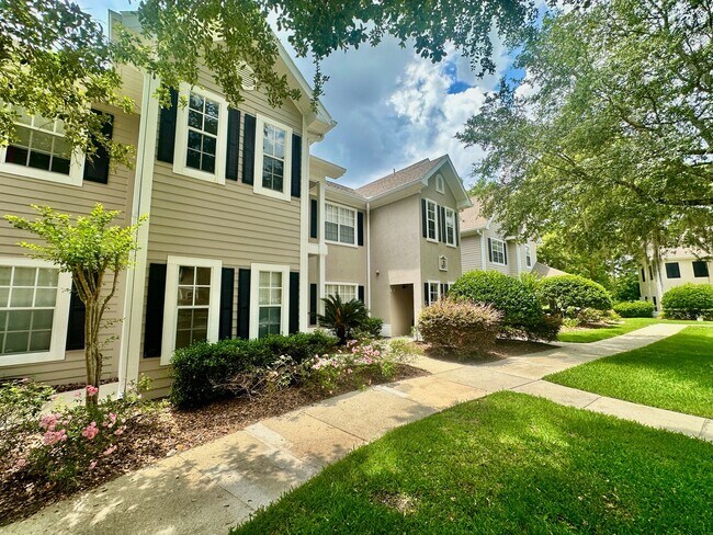 Building Photo - Charming 1-Bedroom Loft-Style Condo in The...
