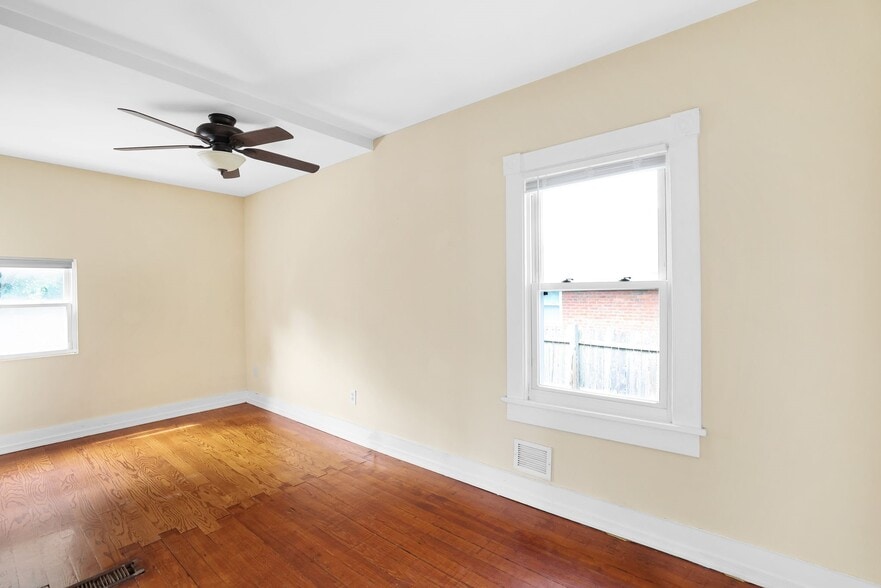 Primary Photo - 2712 1st St S