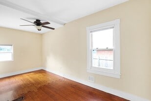 Building Photo - 2712 1st St S