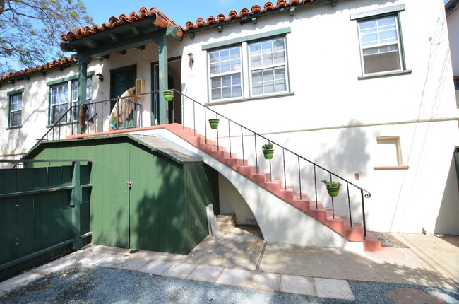 Building Photo - 1.Bd/1 Ba in a duplex, in the heart of Cor...