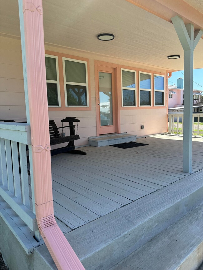 Building Photo - 114 Beachview Loop