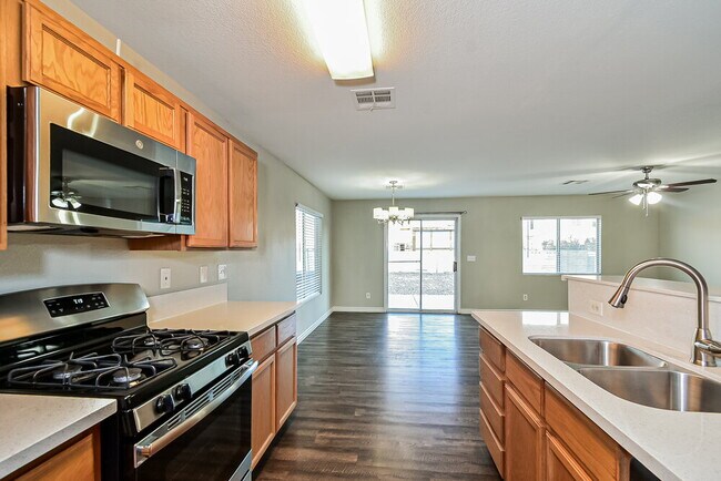 Building Photo - 1110 Cliffbrook Hedge Ave