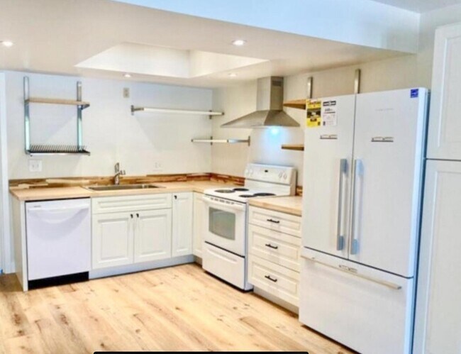 Building Photo - 9647 Spyglass Ave