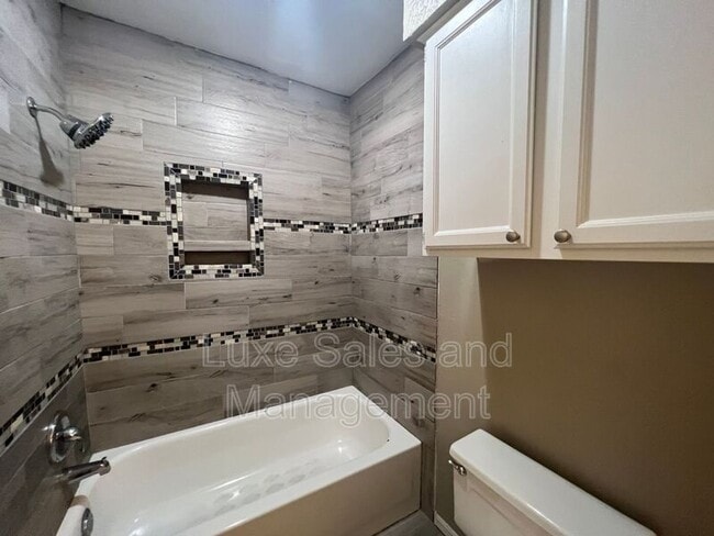 Building Photo - 3200 W Britton Rd