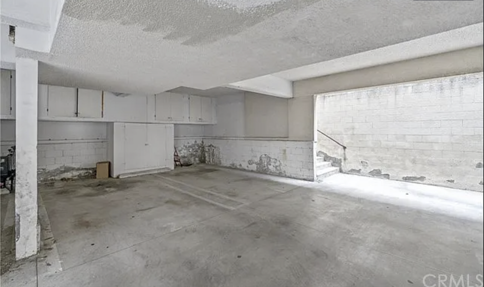 Building Photo - 610 E Harvard Rd