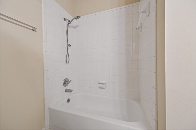 Building Photo - 16515 Cypress Thicket Dr