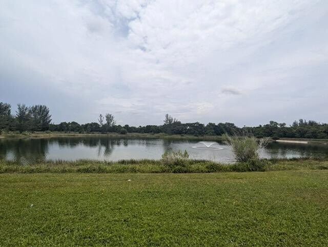 Building Photo - 1157 Golden Lakes Blvd