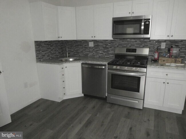 Building Photo - 1610 N 27th St