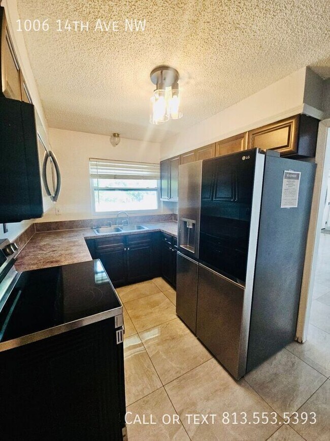 Building Photo - 1006 14th Ave NW