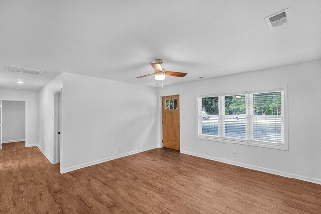 Building Photo - Renovated House on Corner Lot!