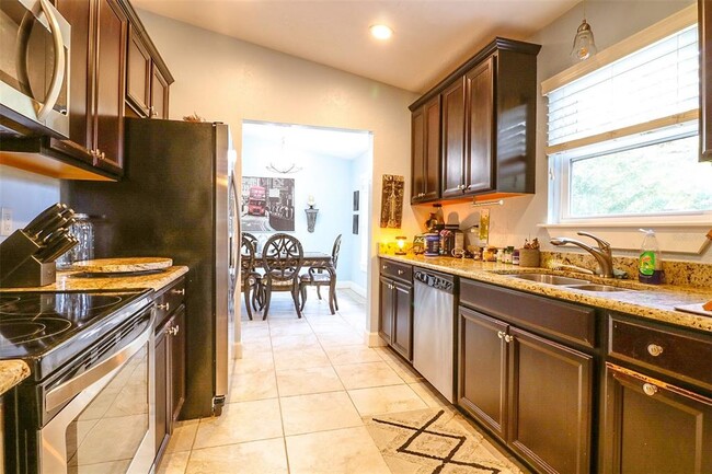 Building Photo - 1523 NW 39th Ter