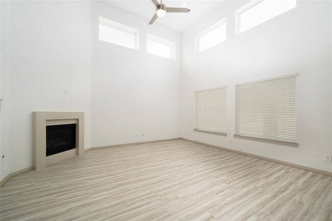 Building Photo - 29423 Red Rocks Pk Dr