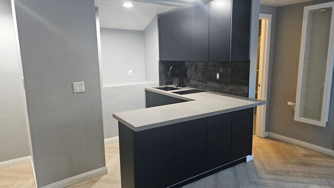 Building Photo - 11127 Sunshine Terrace