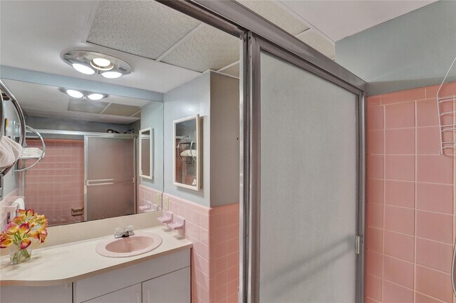 Building Photo - 2501 N Ocean Blvd