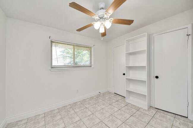 Building Photo - 4503 Hollybrook Ln
