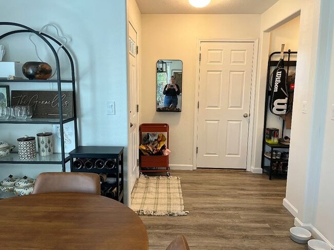 Building Photo - Furnished 3 Bedroom. 2.5 Bath Home in Dundee- Utilities Included