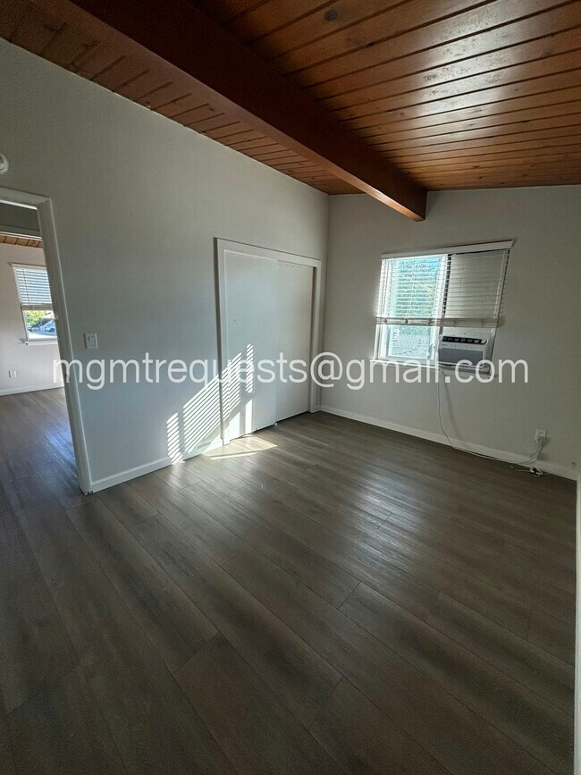 Building Photo - 622 Pine Ave