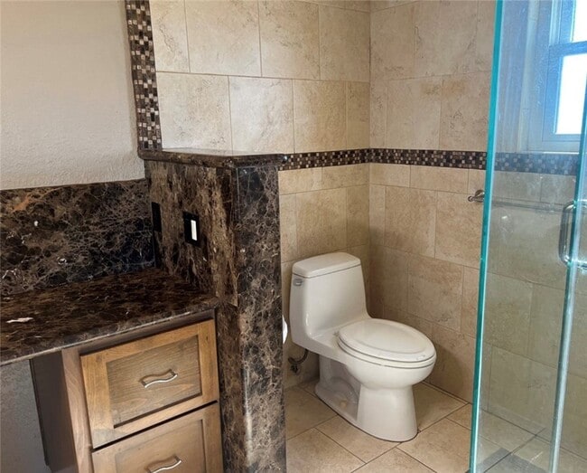 Building Photo - 10485 La Sombra Ave